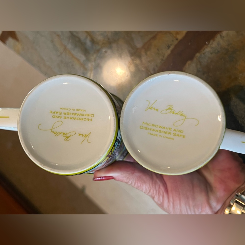 Two (2) 🖤 Vera Bradley Island Blooms Coffee Mugs Tea Cups Pair 💚💙 - Picture 4 of 4